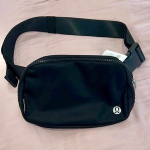 NWT lululemon everywhere belt bag (ebb) in Black